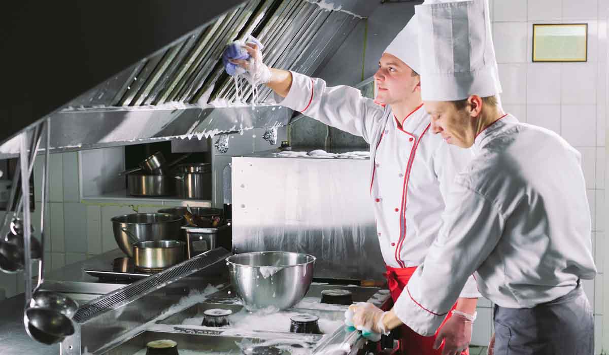 Scopri di più sull'articolo BYE BYE SPORCO IN CUCINA