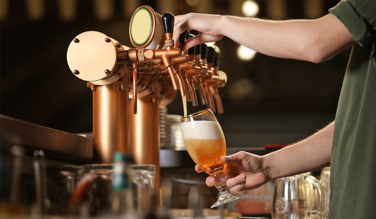 Scopri di più sull'articolo LA GIUSTA TECNICA PER VERSARE LA BIRRA ARTIGIANALE
