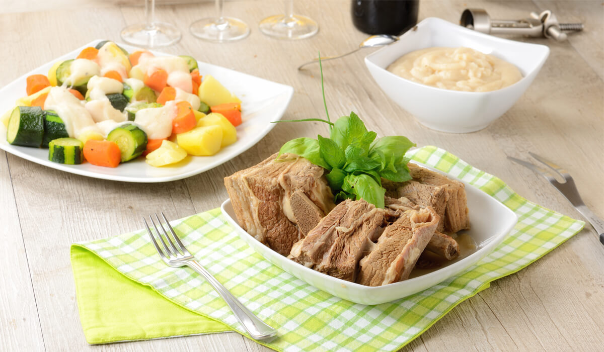 Scopri di più sull'articolo I SEGRETI PER IL BOLLITO DI MANZO PERFETTO: TAGLI E TRUCCHI